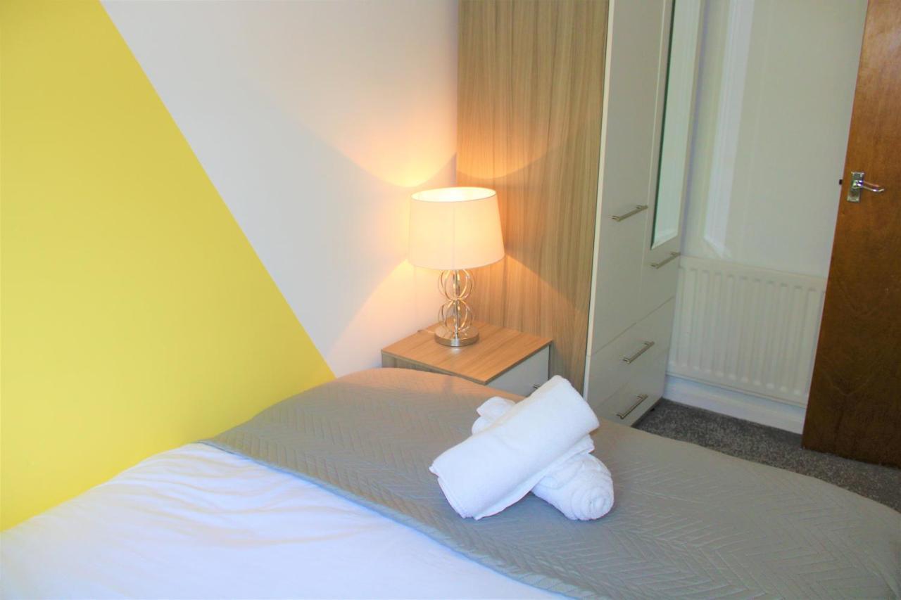 Homely And Budget Friendly 3 Bed House Sleeps 6 Free Parking! Milton Keynes Luaran gambar