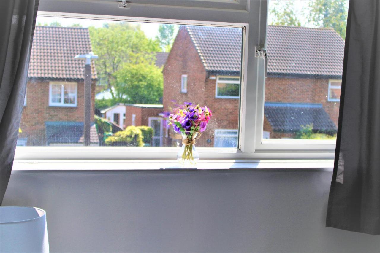 Homely And Budget Friendly 3 Bed House Sleeps 6 Free Parking! Milton Keynes Luaran gambar