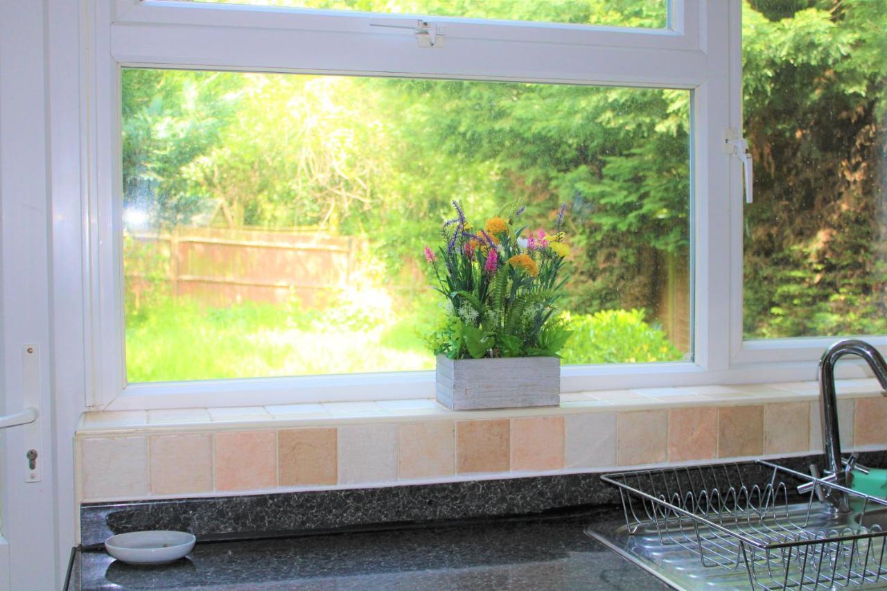 Homely And Budget Friendly 3 Bed House Sleeps 6 Free Parking! Milton Keynes Luaran gambar