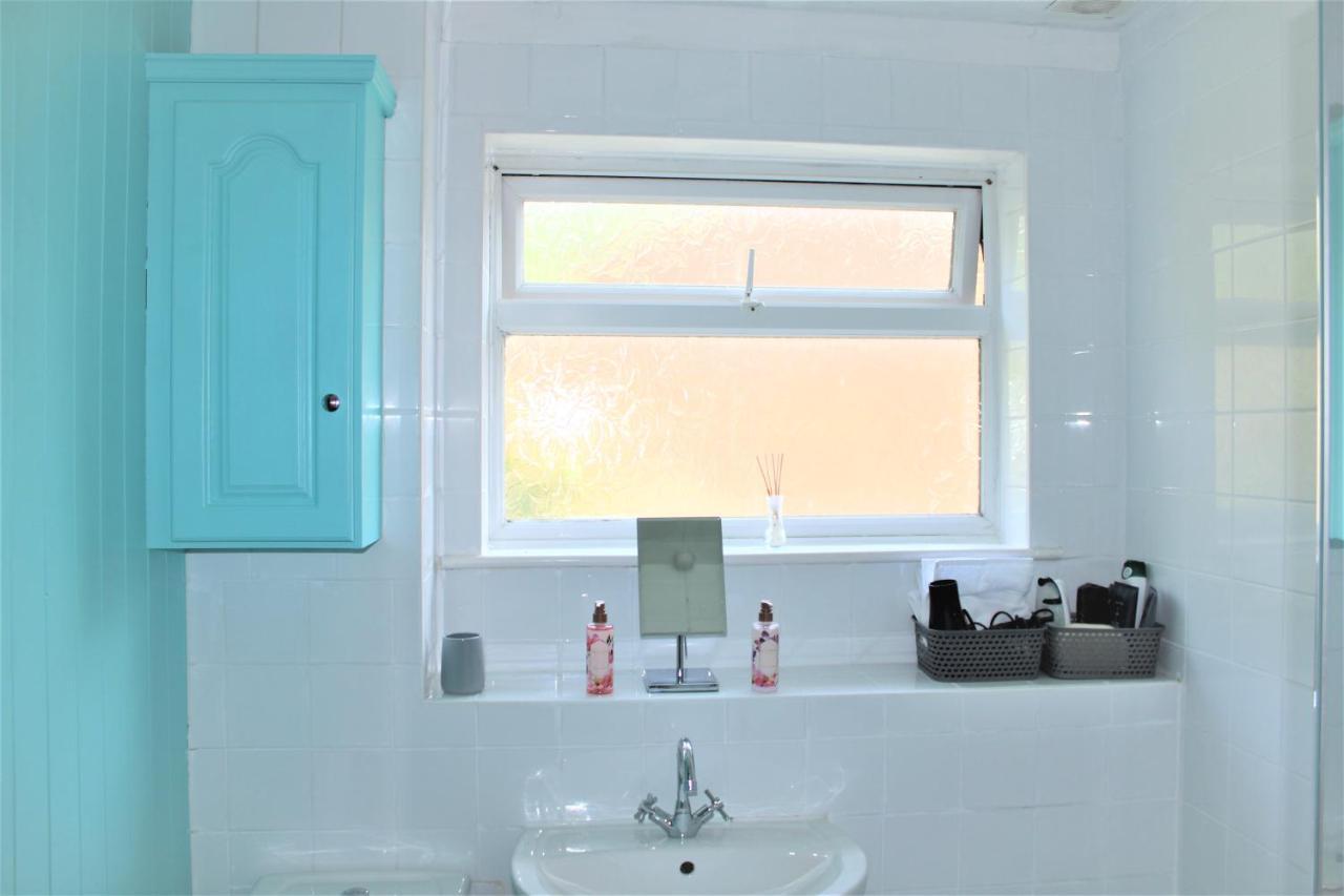 Homely And Budget Friendly 3 Bed House Sleeps 6 Free Parking! Milton Keynes Luaran gambar